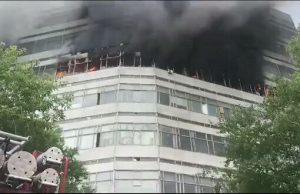 Поблизу Москви горить НДІ “Платан”, у якому проводять дослідження для російської оборонки. ВIДЕО Поблизу-Москви-горить-НДІ-“Платан”,-у-якому-проводять-дослідження-для-російської-оборонки.-ВiДЕО