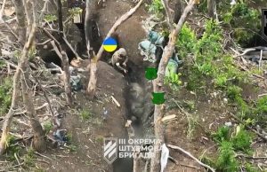 Воїн 3 ОШБр ліквідував двох окупантів у ближньому бою на Харківщині. ВIДЕО Воїн-3-ОШБр-ліквідував-двох-окупантів-у-ближньому-бою-на-Харківщині.-ВiДЕО