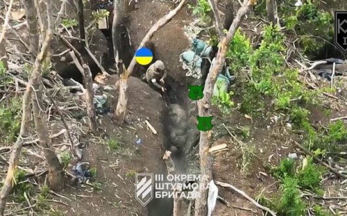 Воїн 3 ОШБр ліквідував двох окупантів у ближньому бою на Харківщині. ВIДЕО Воїн-3-ОШБр-ліквідував-двох-окупантів-у-ближньому-бою-на-Харківщині.-ВiДЕО