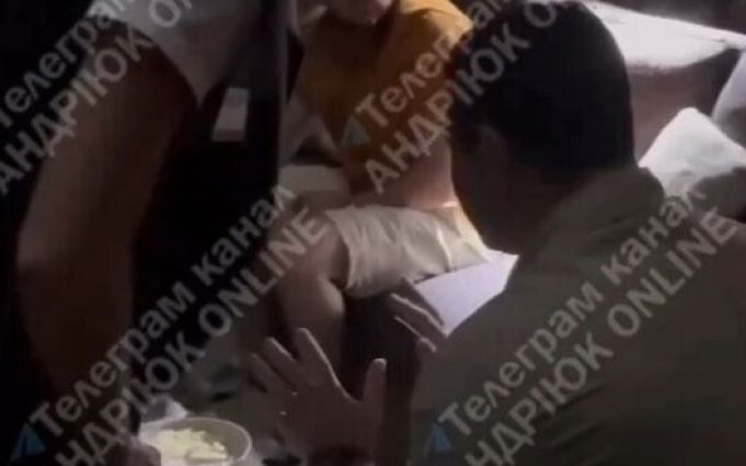 Тищенко під час процесуальних дій умисно розбив свій телефон. ВIДЕО Тищенко-під-час-процесуальних-дій-умисно-розбив-свій-телефон.-ВiДЕО