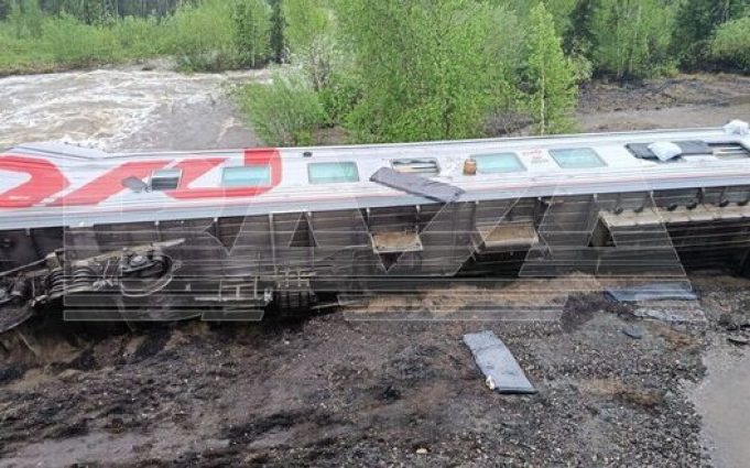У Росії пасажирський потяг зійшов з рейок: близько 70 постраждалих. ВІДЕО+ФОТОрепортаж У-Росії-пасажирський-потяг-зійшов-з-рейок:-близько-70-постраждалих.-ВІДЕО+ФОТОрепортаж