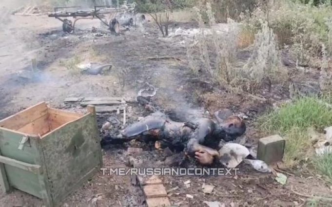 Тіло окупанта вщент згоріло від атаки наших захисників. ВIДЕО Тіло-окупанта-вщент-згоріло-від-атаки-наших-захисників.-ВiДЕО