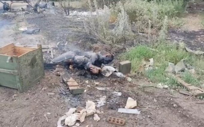Обгоріле тіло окупанта ще димить, після атаки українських воїнів. ВIДЕО 18+ Обгоріле-тіло-окупанта-ще-димить,-після-атаки-українських-воїнів.-ВiДЕО-18+