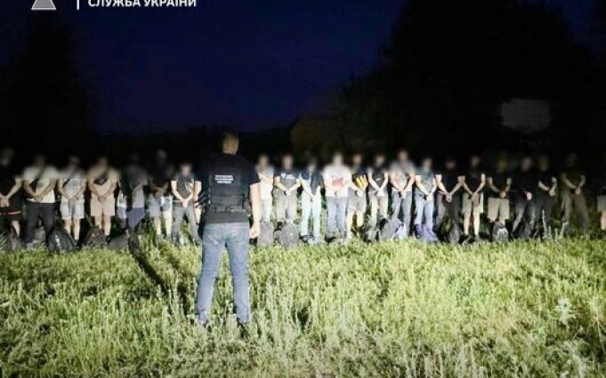 €300 тис. за перетин кордону: на Одещині 24 чоловіки планували незаконно потрапити до Молдови, –... e300-тис-за-перетин-кордону:-на-Одещині-24-чоловіки-планували-незаконно-потрапити-до-Молдови,-–.