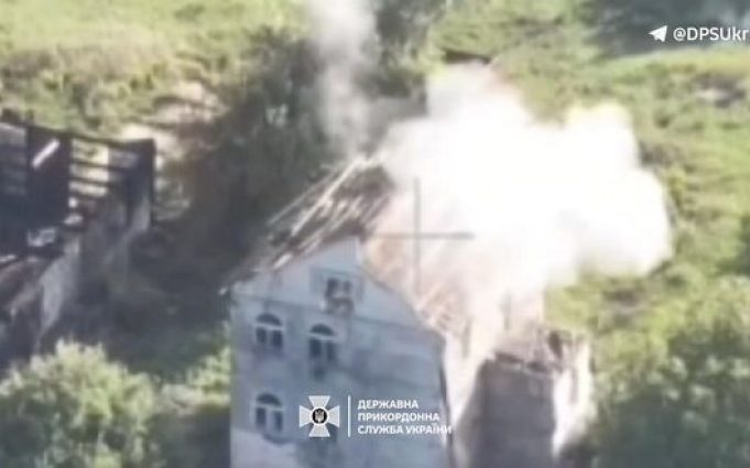 Прикордонники знищили ворожу техніку та ліквідували окупантів на Харківському напрямку. ВIДЕО Прикордонники-знищили-ворожу-техніку-та-ліквідували-окупантів-на-Харківському-напрямку.-ВiДЕО