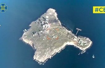 Як звільняли Зміїний два роки тому: унікальні кадри спецоперації від першої особи. ВIДЕО Як-звільняли-Зміїний-два-роки-тому:-унікальні-кадри-спецоперації-від-першої-особи.-ВiДЕО