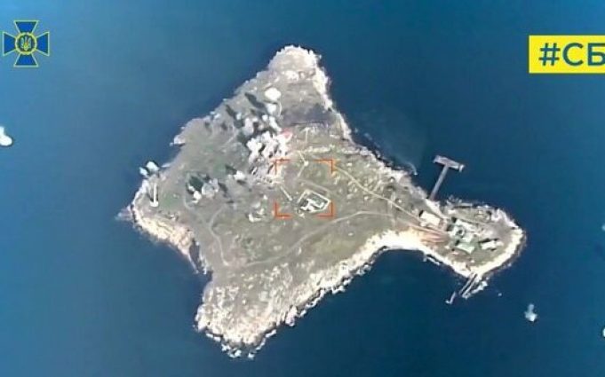 Як звільняли Зміїний два роки тому: унікальні кадри спецоперації від першої особи. ВIДЕО Як-звільняли-Зміїний-два-роки-тому:-унікальні-кадри-спецоперації-від-першої-особи.-ВiДЕО