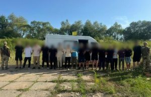 17 чоловіків затримано на кордоні з Угорщиною: за “пригодницький тур” заплатили від $3 до 12... 17-чоловіків-затримано-на-кордоні-з-Угорщиною:-за-“пригодницький-тур”-заплатили-від-$3-до-12.