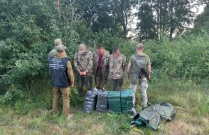 Охоронці кордону затримали трьох жителів прикордоння за контрабанду сигарет до Польщі