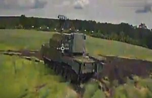 Дрон-камікадзе влучає у ворожий ЗРК “Тор-М2К”. ВIДЕО Дрон-камікадзе-влучає-у-ворожий-ЗРК-“Тор-М2К”.-ВiДЕО