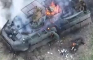 Росіянин і його БТР догорають на українській землі. ВIДЕО Росіянин-і-його-БТР-догорають-на-українській-землі.-ВiДЕО