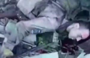 Окупант застрелився на полі бою. ВIДЕО 18+ Окупант-застрелився-на-полі-бою.-ВiДЕО-18+