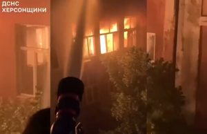 Рятувальники потрапили під повторний обстріл у Херсоні, – ДСНС. ВIДЕО Рятувальники-потрапили-під-повторний-обстріл-у-Херсоні,-–-ДСНС.-ВiДЕО