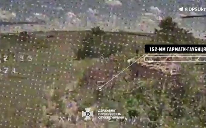Прикордонники знищили гармати та вантажівки окупантів на Бахмутському напрямку. ВIДЕО Прикордонники-знищили-гармати-та-вантажівки-окупантів-на-Бахмутському-напрямку.-ВiДЕО