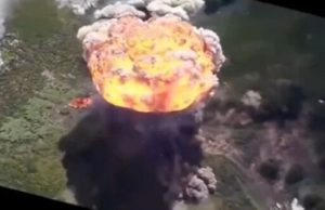 Детонація боєкомплекту ворожої САУ “Мста-С” після влучання дрона. ВIДЕО Детонація-боєкомплекту-ворожої-САУ-“Мста-С”-після-влучання-дрона.-ВiДЕО