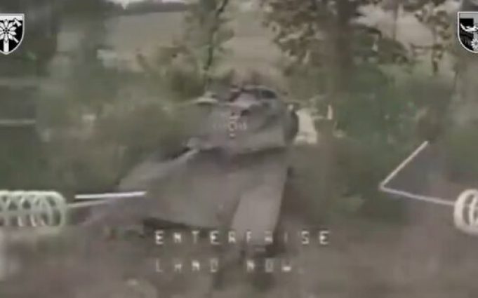 Бійці 128-ї ОГШБр уразили дроном російський танк Т-90М “Прорив” на Запорізькому напрямку. ВIДЕО Бійці-128-ї-ОГШБр-уразили-дроном-російський-танк-Т-90М-“Прорив”-на-Запорізькому-напрямку.-ВiДЕО