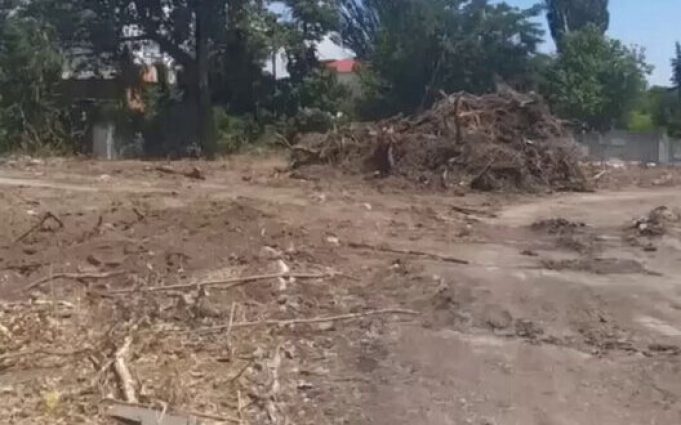 Рашисти повністю демонтували табір в окупованому Маріуполі, знищили всі дерева. ВIДЕО Рашисти-повністю-демонтували-табір-в-окупованому-Маріуполі,-знищили-всі-дерева.-ВiДЕО