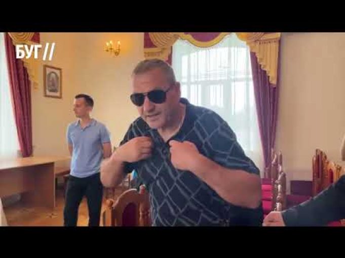 Закінчився договір оренди Успенського собору у Володимирі: УПЦ МП не хоче покидати культову споруду (ВІДЕО) Закінчився договір оренди Успенського собору у Володимирі: УПЦ МП не хоче покидати культову споруду (ВІДЕО)