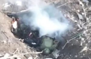 У росіянина густо димить зад після удару безпілотника. ВIДЕО У-росіянина-густо-димить-зад-після-удару-безпілотника.-ВiДЕО