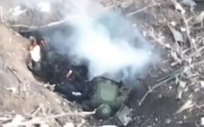 У росіянина густо димить зад після удару безпілотника. ВIДЕО У-росіянина-густо-димить-зад-після-удару-безпілотника.-ВiДЕО