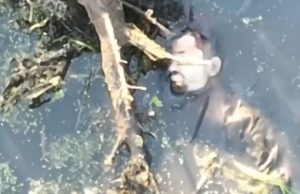 Окупант тоне у болоті після удару дрона. ВIДЕО 18+ Окупант-тоне-у-болоті-після-удару-дрона.-ВiДЕО-18+