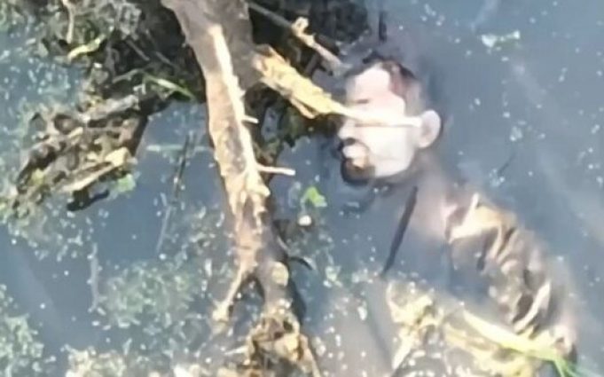 Окупант тоне у болоті після удару дрона. ВIДЕО 18+ Окупант-тоне-у-болоті-після-удару-дрона.-ВiДЕО-18+