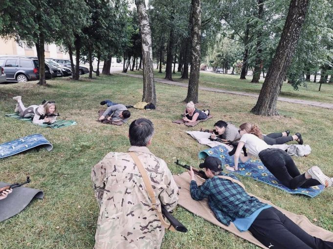 У Нововолинську тривають заняття за програмою підготовки громадян до національного спротиву У-Нововолинську-тривають-заняття-за-програмою-підготовки-громадян-до-національного-спротиву