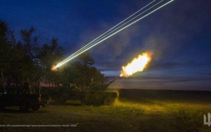 Ворог вчиться так само, як і ми. Він досконало вивчив нашу територію та застосовує шумові... Ворог-вчиться-так-само,-як-і-ми-Він-досконало-вивчив-нашу-територію-та-застосовує-шумові.