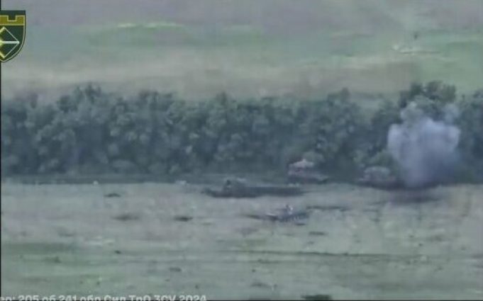 Воїни 205-го батальйону ТрО знищили колону військової техніки російських окупантів. ВIДЕО Воїни-205-го-батальйону-ТрО-знищили-колону-військової-техніки-російських-окупантів.-ВiДЕО