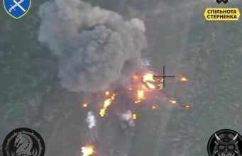 Сили оборони знищили ворожу САУ “Гвоздика” та УАЗ з російською піхотою. ВIДЕО Сили-оборони-знищили-ворожу-САУ-“Гвоздика”-та-УАЗ-з-російською-піхотою.-ВiДЕО