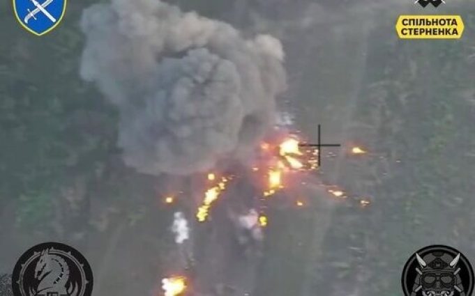 Сили оборони знищили ворожу САУ “Гвоздика” та УАЗ з російською піхотою. ВIДЕО Сили-оборони-знищили-ворожу-САУ-“Гвоздика”-та-УАЗ-з-російською-піхотою.-ВiДЕО