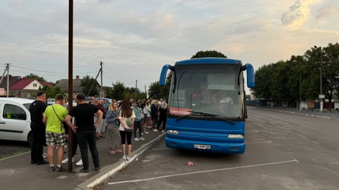 Діти з Нововолинської громади поїхали на відпочинок у Польщу Діти-з-Нововолинської-громади-поїхали-на-відпочинок-у-Польщу