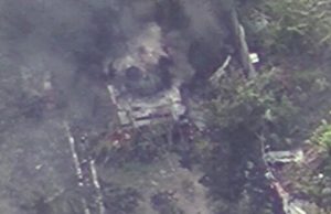 Ворожий танк догорає у кущах. ВIДЕО Ворожий-танк-догорає-у-кущах.-ВiДЕО