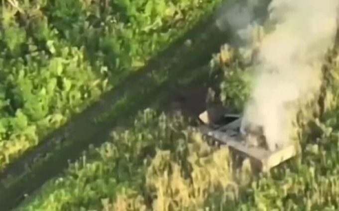 Сили оборони знищили покинуту російську БМП біля Новопокровки. ВIДЕО Сили-оборони-знищили-покинуту-російську-БМП-біля-Новопокровки.-ВiДЕО