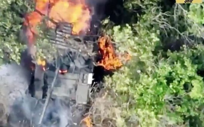 Воїни 40 ОАБр знищили ворожий танк дроном-камікадзе “Дикі шершні”. ВIДЕО Воїни-40-ОАБр-знищили-ворожий-танк-дроном-камікадзе-“Дикі-шершні”.-ВiДЕО