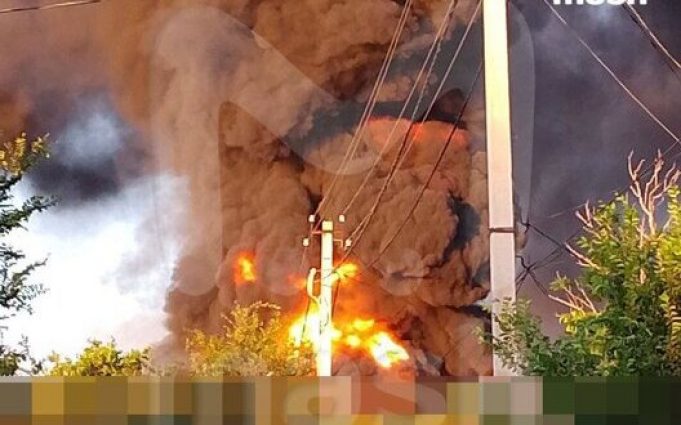 У Волгоградській області РФ через удар дронів сталася пожежа на нафтобазі. ВІДЕО+ФОТО У-Волгоградській-області-РФ-через-удар-дронів-сталася-пожежа-на-нафтобазі.-ВІДЕО+ФОТО