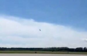 У Польщі під час тренувального польоту розбився військовий літак. Пілот загинув. ВIДЕО У-Польщі-під-час-тренувального-польоту-розбився-військовий-літак-Пілот-загинув.-ВiДЕО