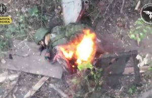 Російський загарбник загорівся від атаки бійців 47 ОМБр на Донеччині. ВIДЕО Російський-загарбник-загорівся-від-атаки-бійців-47-ОМБр-на-Донеччині.-ВiДЕО