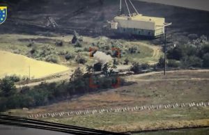 Тероборонівці подвійним ураженням вщент знищили ворожий танк Т-62. ВIДЕО Тероборонівці-подвійним-ураженням-вщент-знищили-ворожий-танк-Т-62.-ВiДЕО