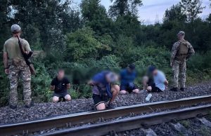 За 100 метрів до кордону з Угорщиною затримано групу ухилянтів. ВІДЕО+ФОТОрепортаж За-100-метрів-до-кордону-з-Угорщиною-затримано-групу-ухилянтів.-ВІДЕО+ФОТОрепортаж