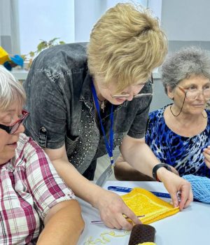 «Нитка-єднання»:-мешканці-міста-та-ВПО-долучилися-до-всеукраїнської-акції