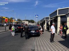 Біля Привозу в Одесі сталася стрілянина: Жінка вихопила у поліцейського зброю. ВІДЕО+ФОТО Біля-Привозу-в-Одесі-сталася-стрілянина:-Жінка-вихопила-у-поліцейського-зброю.-ВІДЕО+ФОТО