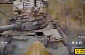 Дрон “Дикі шершні” залітає у відкритий люк ворожого танку. ВIДЕО Дрон-“Дикі-шершні”-залітає-у-відкритий-люк-ворожого-танку.-ВiДЕО