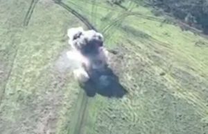 Ворожа БМП-2 наїхала на українську міну на Запорізькому напрямку. ВIДЕО Ворожа-БМП-2-наїхала-на-українську-міну-на-Запорізькому-напрямку.-ВiДЕО