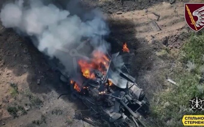 Бійці 79 ОДШБр знищили російський танк та ворожу піхоту. ВIДЕО Бійці-79-ОДШБр-знищили-російський-танк-та-ворожу-піхоту.-ВiДЕО