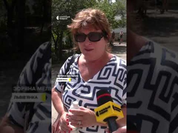 Приносять квіти до будинку Фаріон (ВІДЕО) Приносять квіти до будинку Фаріон (ВІДЕО)