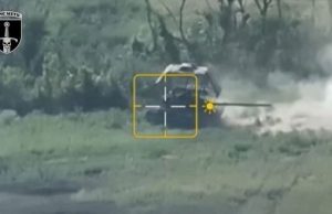 Українські захисники знищили ворожу бронетехніку разом з танковим екіпажем. ВIДЕО Українські-захисники-знищили-ворожу-бронетехніку-разом-з-танковим-екіпажем.-ВiДЕО