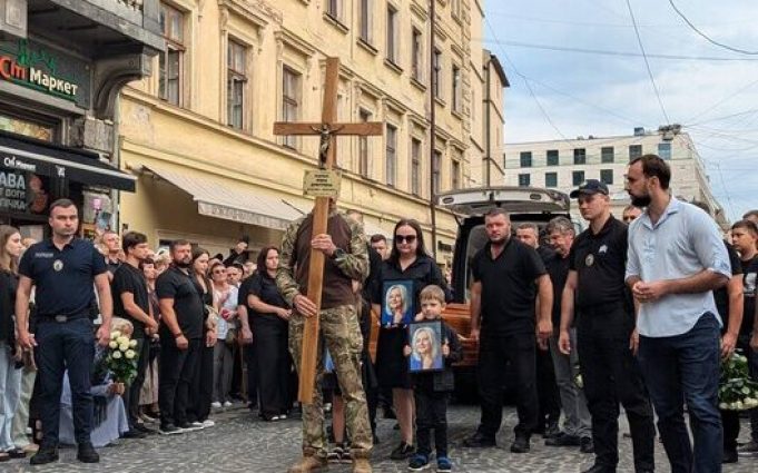 У Гарнізонному храмі Львова розпочався парастас за Іриною Фаріон. ВІДЕО+ФОТОрепортаж У-Гарнізонному-храмі-Львова-розпочався-парастас-за-Іриною-Фаріон.-ВІДЕО+ФОТОрепортаж