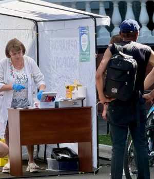 З-турботою-про-мешканців:-на-майдані-Незалежності-у-Нововолинську-відбувся-“Ярмарок-здоров’я”