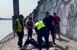 Обрив троса на атракціоні в Києві: Тіло хлопця дістали з Дніпра. ВІДЕО+ФОТОрепортаж Обрив-троса-на-атракціоні-в-Києві:-Тіло-хлопця-дістали-з-Дніпра.-ВІДЕО+ФОТОрепортаж